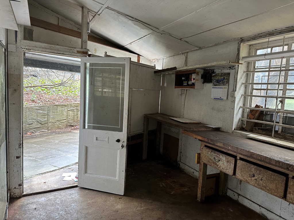 Lot: 46202 - VACANT FREEHOLD COMMERCIAL PREMISES - Internal of unit looking out